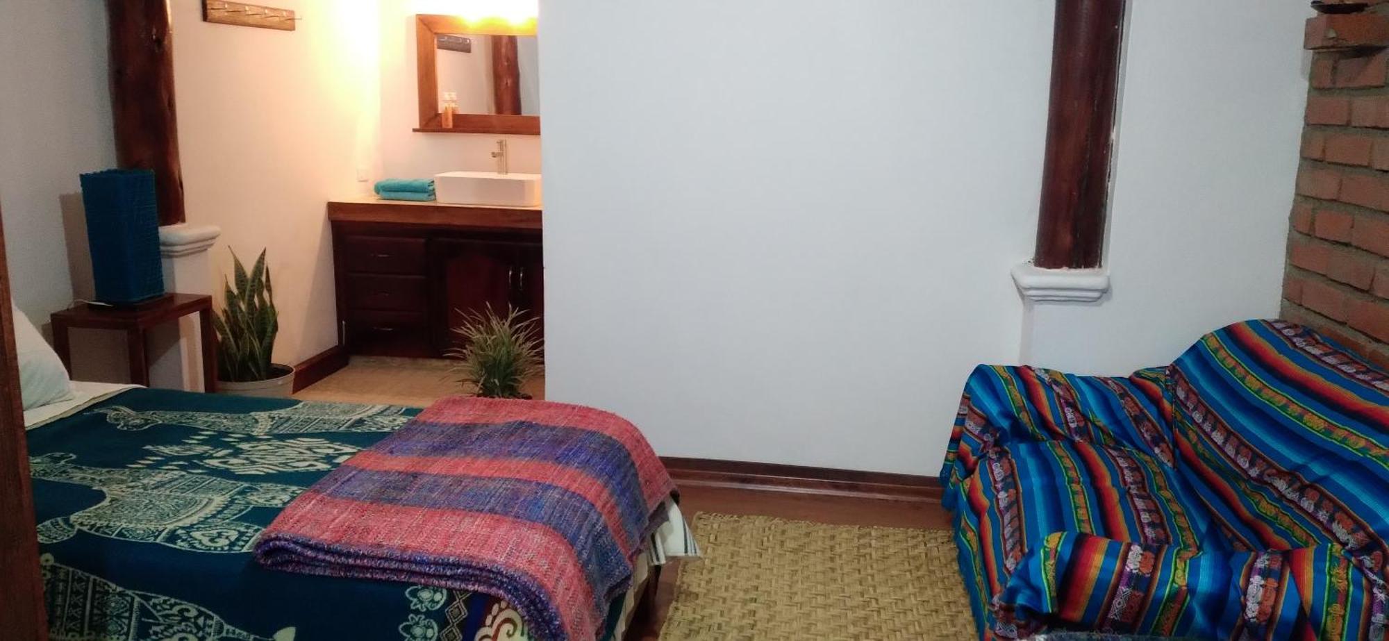 Aylluwasi Guesthouse Отавало Экстерьер фото